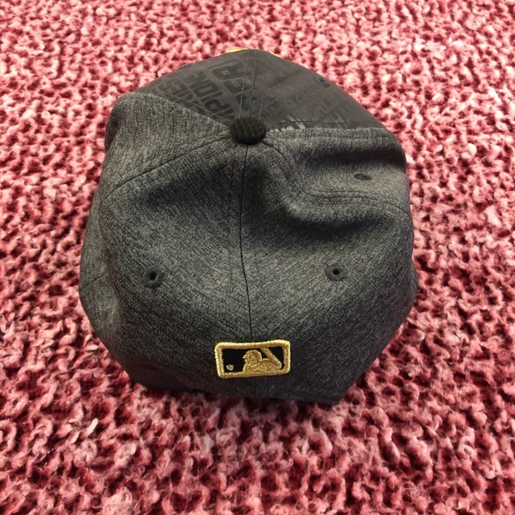 Men’s New Era Chicago Cubs 2016 World Series Champions Snap Back Hat - Picture 9 of 10